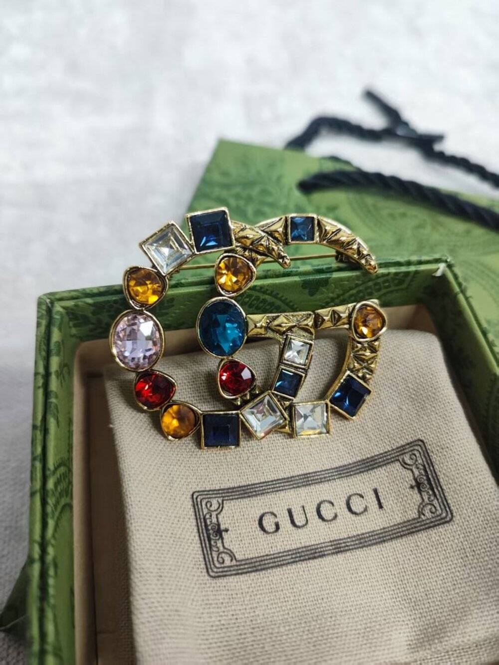 🔗Gucci Interlocking GG Multicolor Crystal Brooch Vintage Gold Tone Gemstone Pin